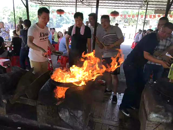 深圳市超頻三科技股份有限公司來深圳九龍山生態園野炊燒烤休閑一日游